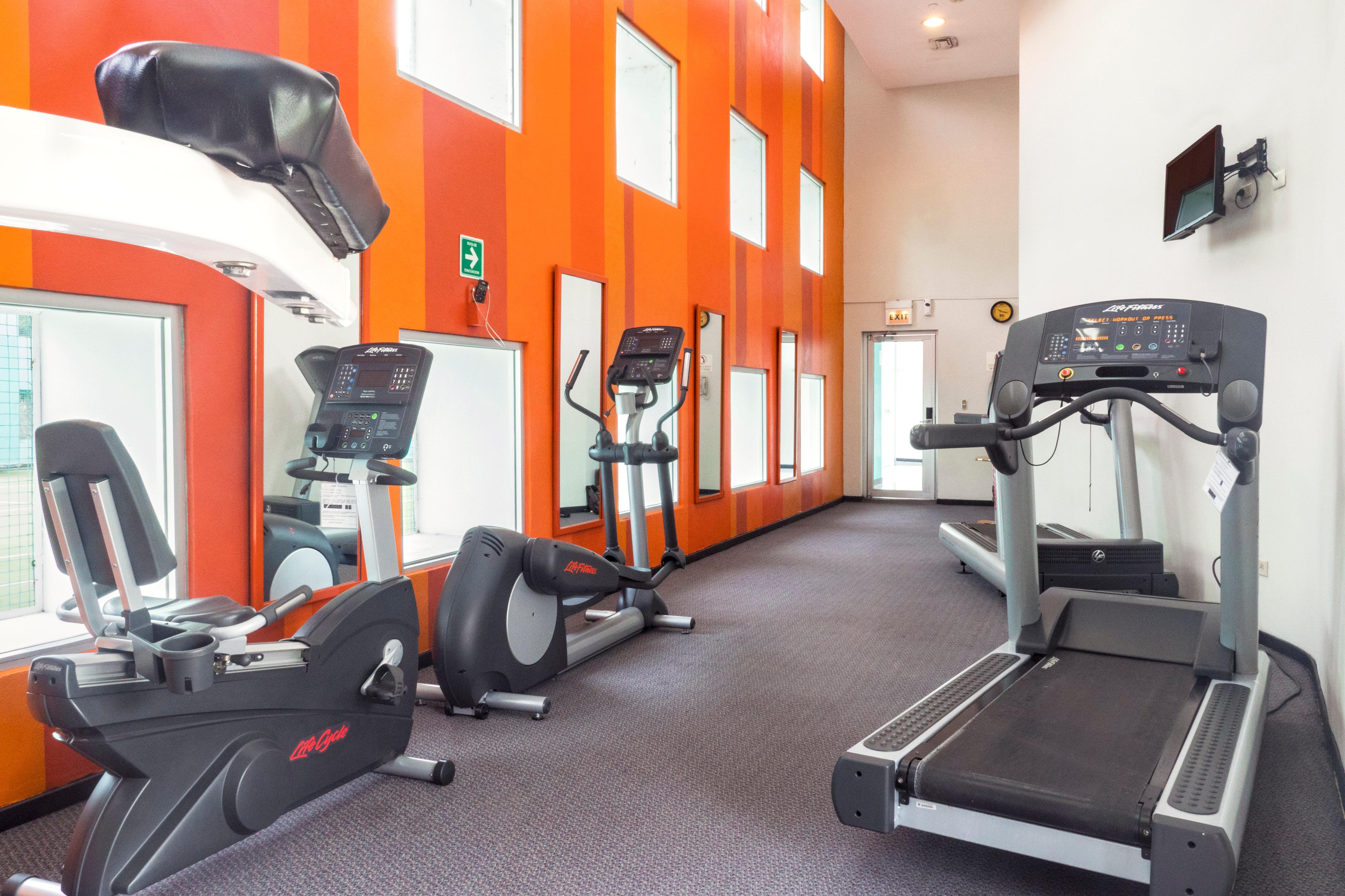 Holiday Inn Monterrey-Parque Fundidora By Ihg Dış mekan fotoğraf A gym at a hotel