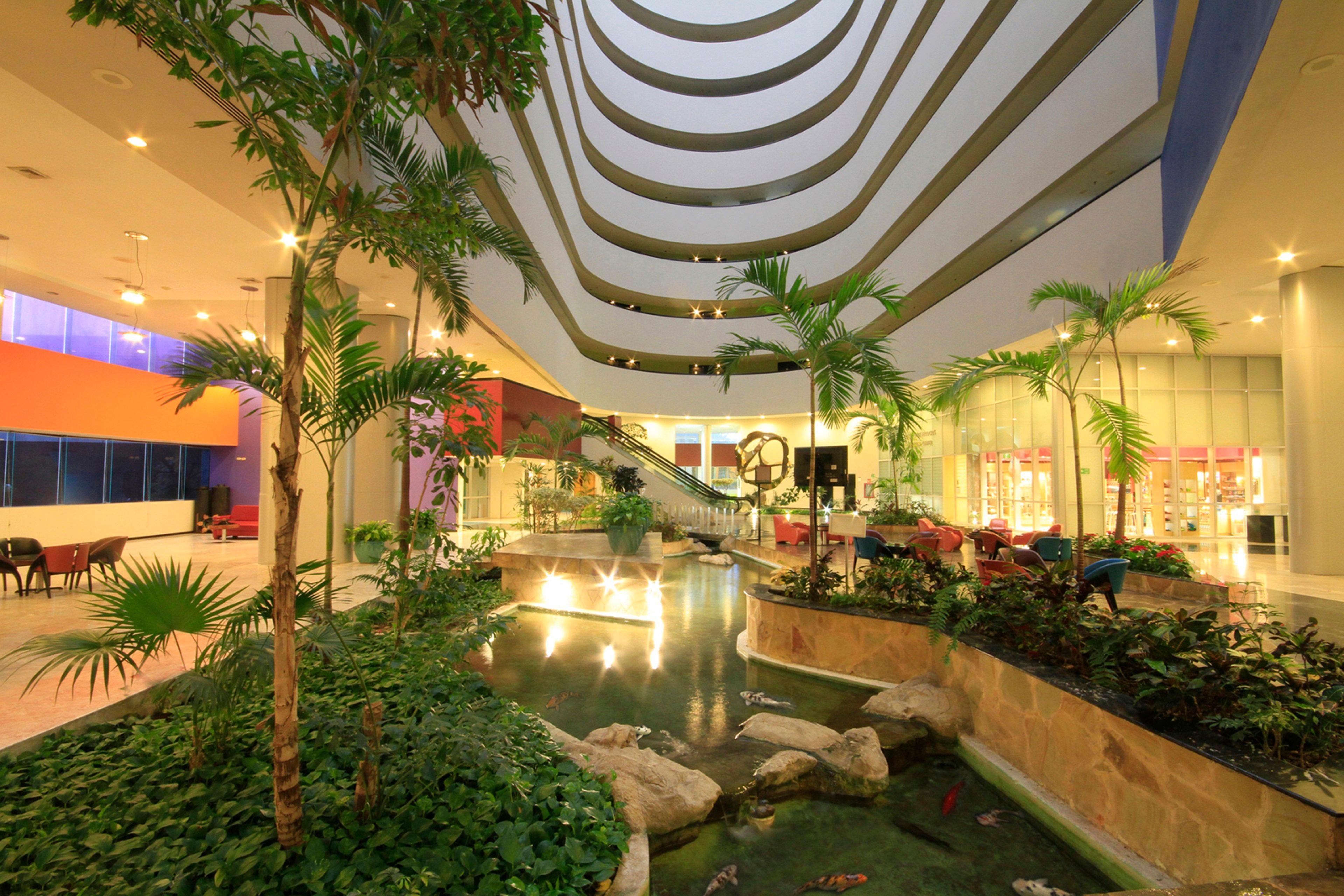 Holiday Inn Monterrey-Parque Fundidora By Ihg Dış mekan fotoğraf The interior of the hotel