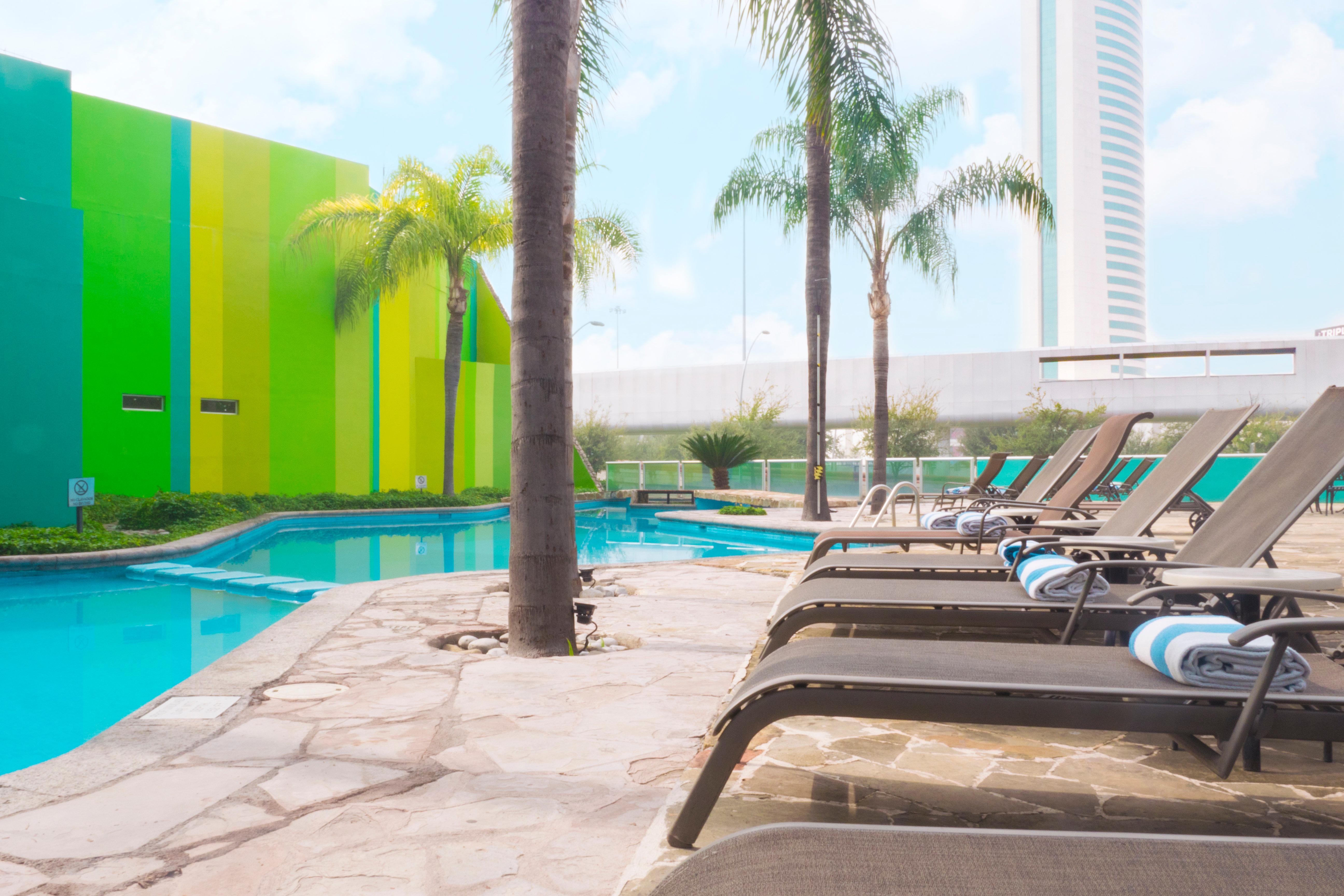 Holiday Inn Monterrey-Parque Fundidora By Ihg Dış mekan fotoğraf The pool at the hotel