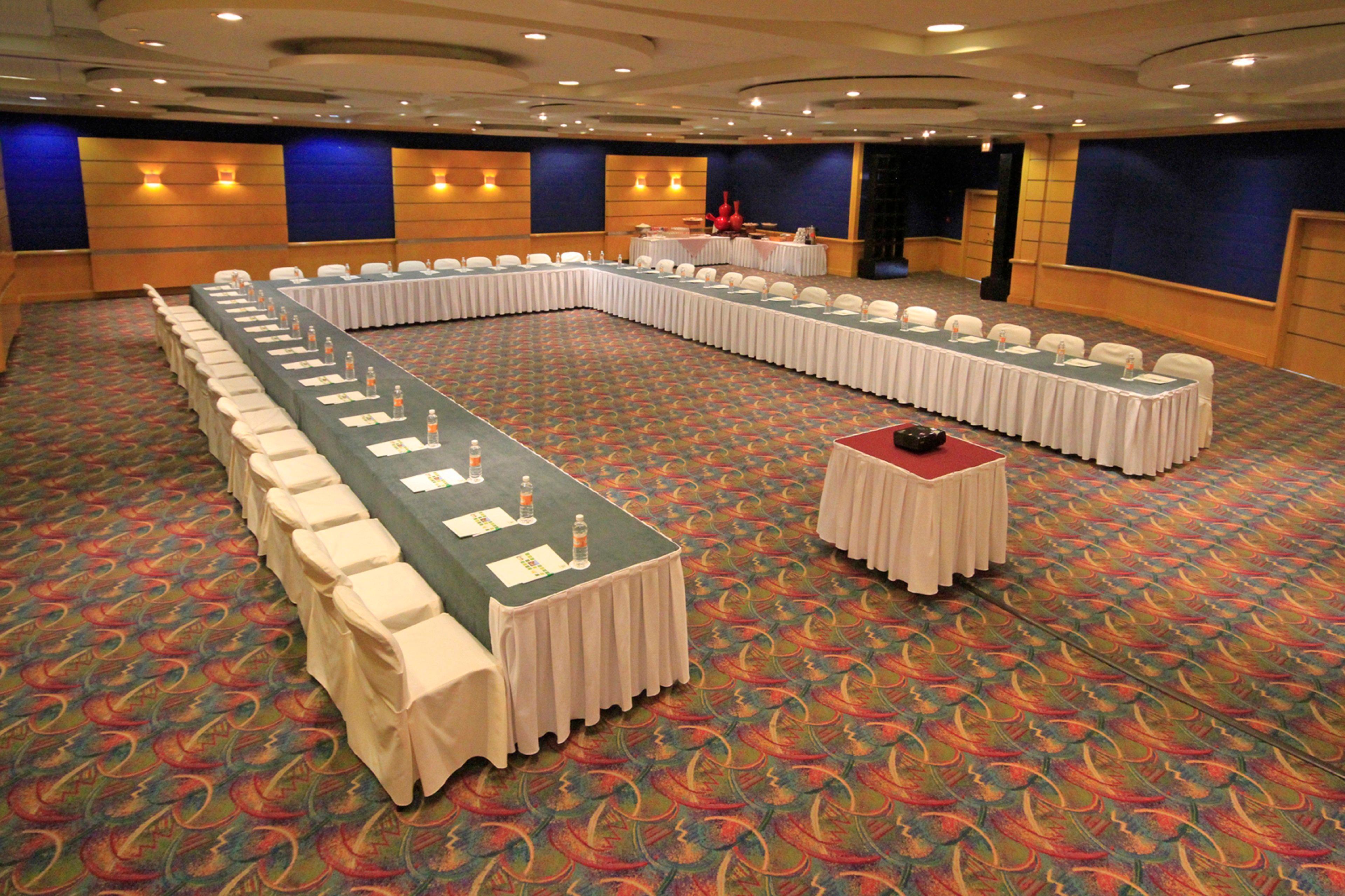 Holiday Inn Monterrey-Parque Fundidora By Ihg Dış mekan fotoğraf U-shaped table layout