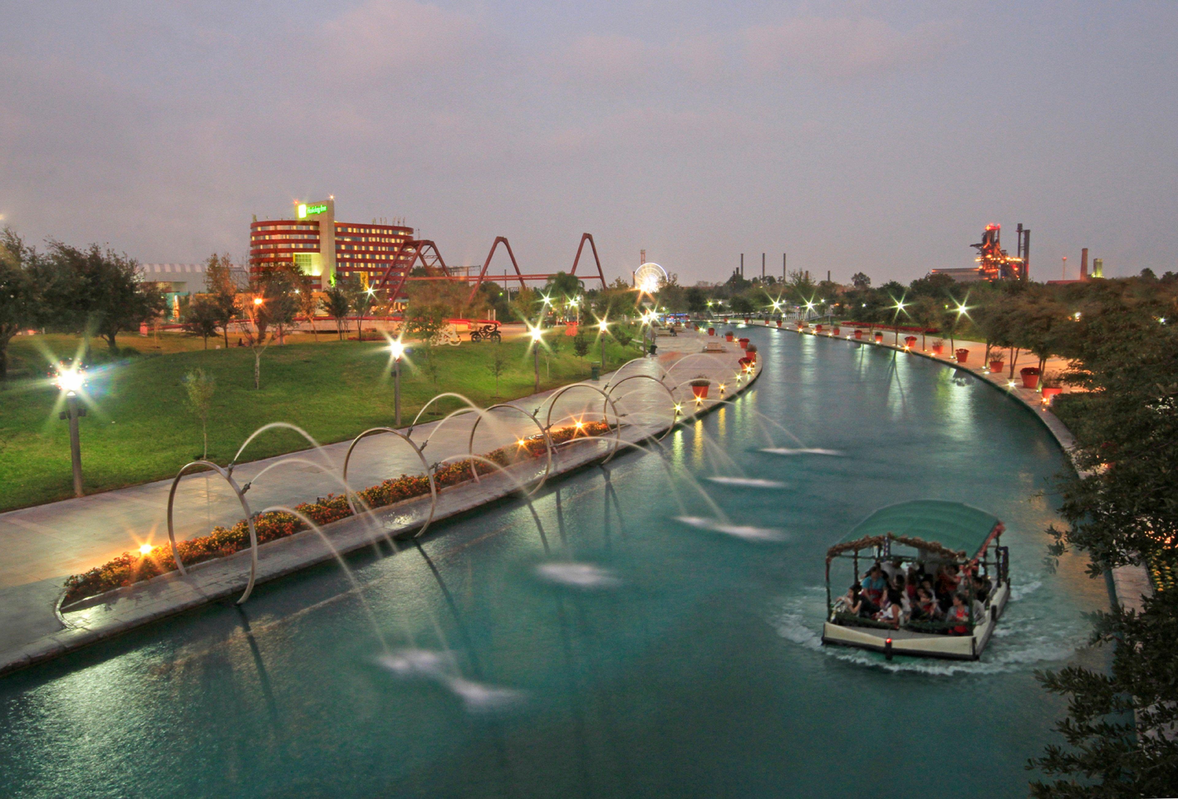 Holiday Inn Monterrey-Parque Fundidora By Ihg Dış mekan fotoğraf The San Antonio River Walk
